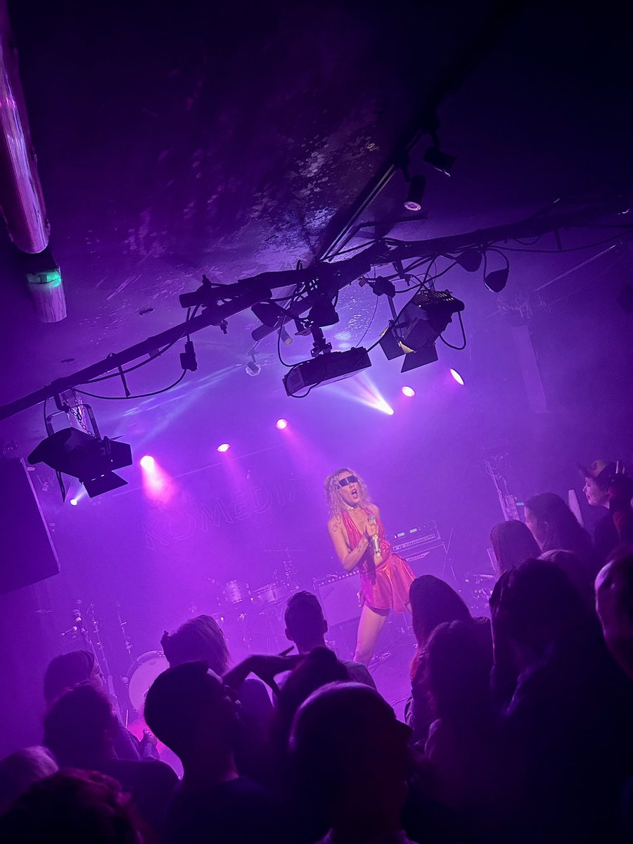 andyb_briz's tweet photo. Great time at the seaside in Brighton for @thegreatescape last week.

Bristol’s Grove absolutely killin it at 3pm on a Friday in an old church + loads of great new acts discovered as we ramp up to reopening @Bristol_Beacon later this year.

The sun even shone for a bit! ☀️ 🍦 https://t.co/ftWqISQu9I