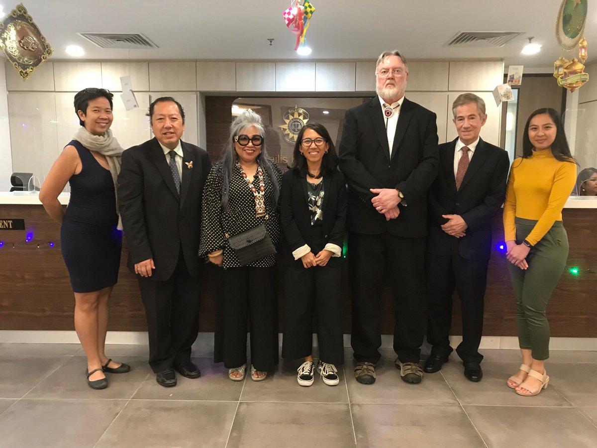 malaysianbar's tweet photo. On 9 May 2023, the Bar Council Committee on Orang Asli Rights held a fruitful meeting with Judge James Park Taylor and Mr Grover Joseph Rees to exchange narratives and information on the challenges faced by indigenous peoples in Malaysia and the United States of America. https://t.co/JVOWPUSDgE