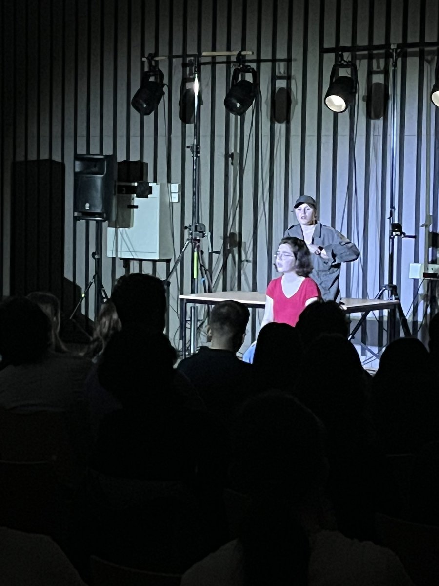 Représentation Théâtrale de fin d’année : « Tous des oiseaux »de Wajdi Mouawad. De l’amour à la trahison en passant par le deuil.Roméo et Juliette revisité sous fond israélo-palestinien#ouverture culturelle#lutte contre l’intolérance#Félicitations à toutes et tous!
