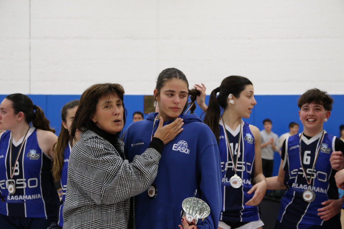 fgbaloncesto's tweet photo. ➡️Gracias a @gipuzkoabasket  , @ibaetabasket , @iraurgisb y @mariaeraunzeta5  por acercarse a ver finales y participar de las ceremonias de entrega de premios.

#SaskiGipuzkoa🏀
#FinalDeFinales🏆 https://t.co/pBORPoeS5j