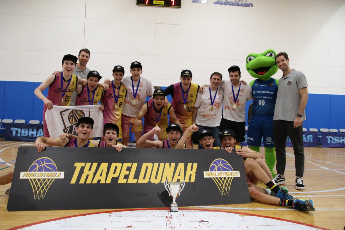 fgbaloncesto's tweet photo. ➡️Gracias a @gipuzkoabasket  , @ibaetabasket , @iraurgisb y @mariaeraunzeta5  por acercarse a ver finales y participar de las ceremonias de entrega de premios.

#SaskiGipuzkoa🏀
#FinalDeFinales🏆 https://t.co/pBORPoeS5j