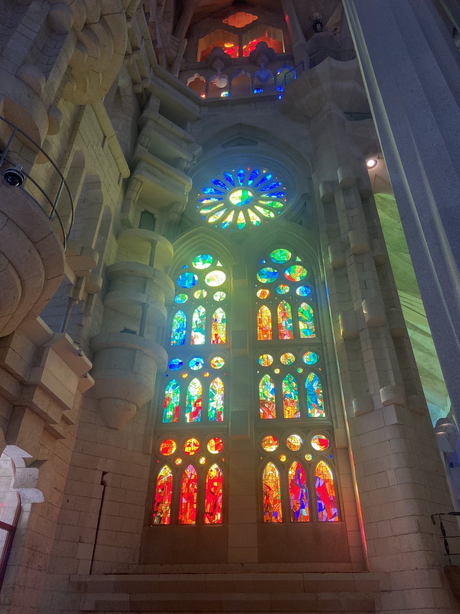 We were lucky enough to have an audio tour of Sagrada Família, learning all about the architecture design and Gaudí’s influence. @WimbledonHigh @SpanishDept_WHS #year12whs #tripswhs