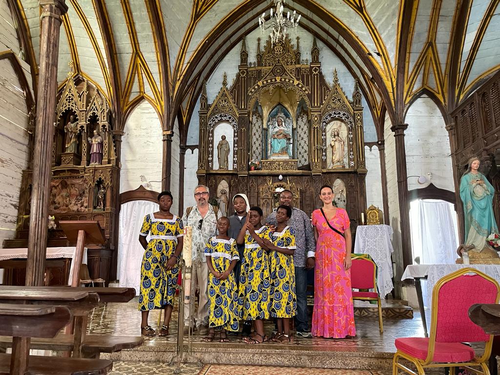 ccemalabo's tweet photo. Visita del equipo del CCEM con Luis Perez Armiño, experto en Patrimonio Cultural del Ministerio de Cultura de España; Santiago Osá, técnico del Ministerio de Cultura de Guinea Ecuatorial y el Embajador de España a la iglesia de Batete y al colegio María Inmaculada. https://t.co/A5xtqsu8DE