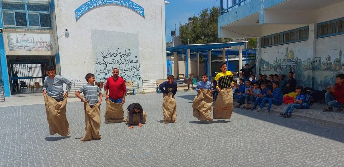 RehamMeri's tweet photo. Psychological emptying for school students after the effects of the brutal Israeli aggression on #Gaza. https://t.co/ksFAhMuMu4