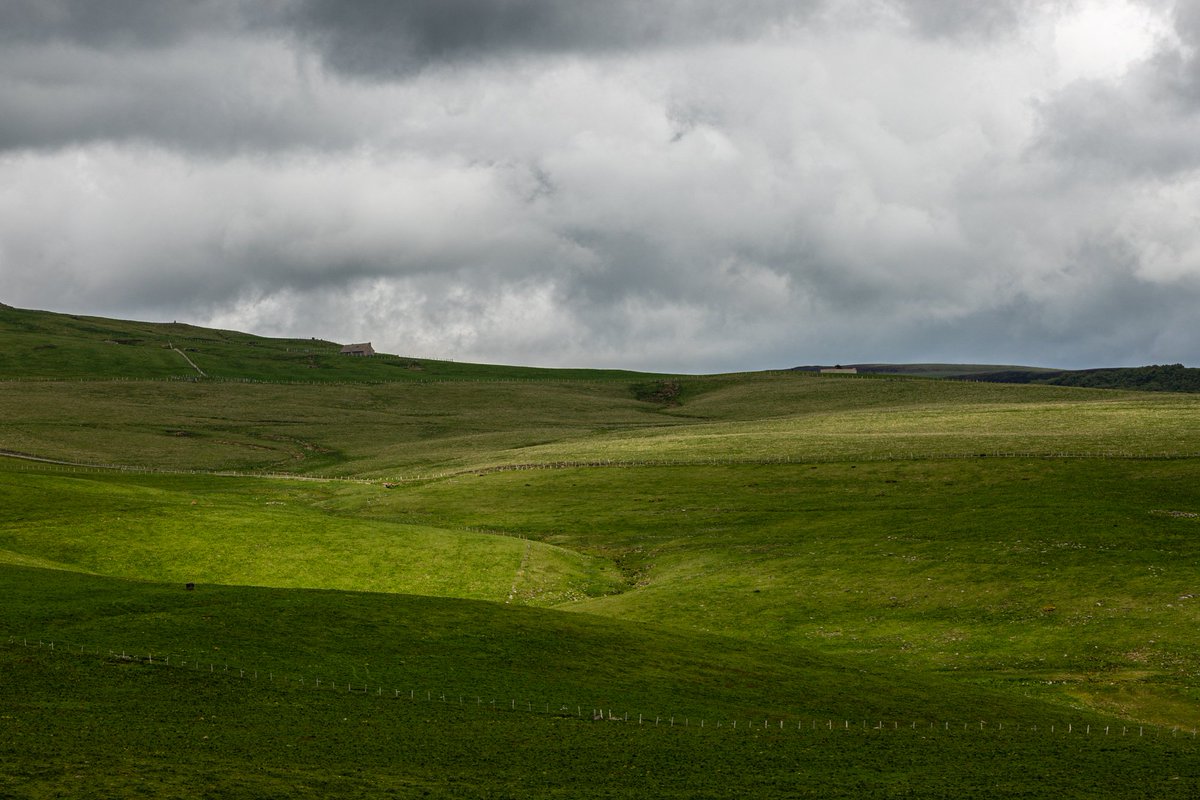 Puy de Bâne, cantal 
#cantal #cantalauvergne #photographie #photography #paysage #landscapephotography <a href="/cantalauvergne/">Cantal Auvergne</a> #landscape #soleil #nuages #FSprintmonday <a href="/CantalD/">Cantal Auvergne</a>