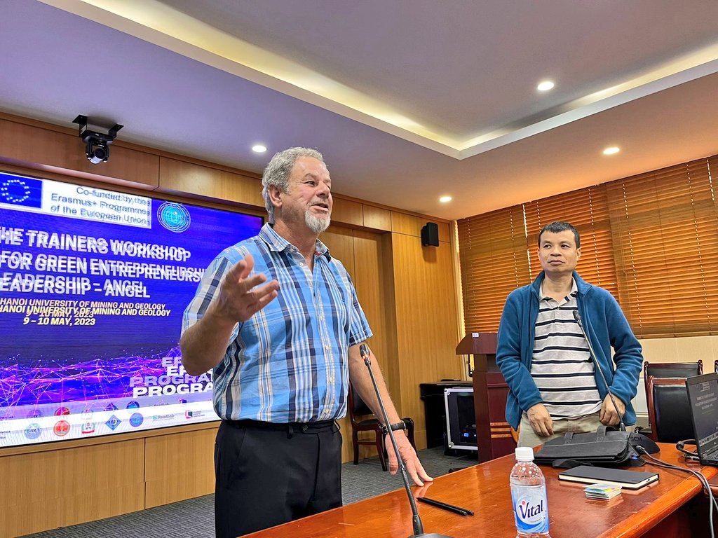 sim010101's tweet photo. Prof. Elmos Konis presenting during the train the trainers session in #Vietnam under our project
ANGEL Erasmus+ CBHE
#Angelproject
Thank you for your amazing support!
#Angelproject
#greenentrepreneurship and #leadership
@Erasmus_Project https://t.co/A72B7BJIwJ