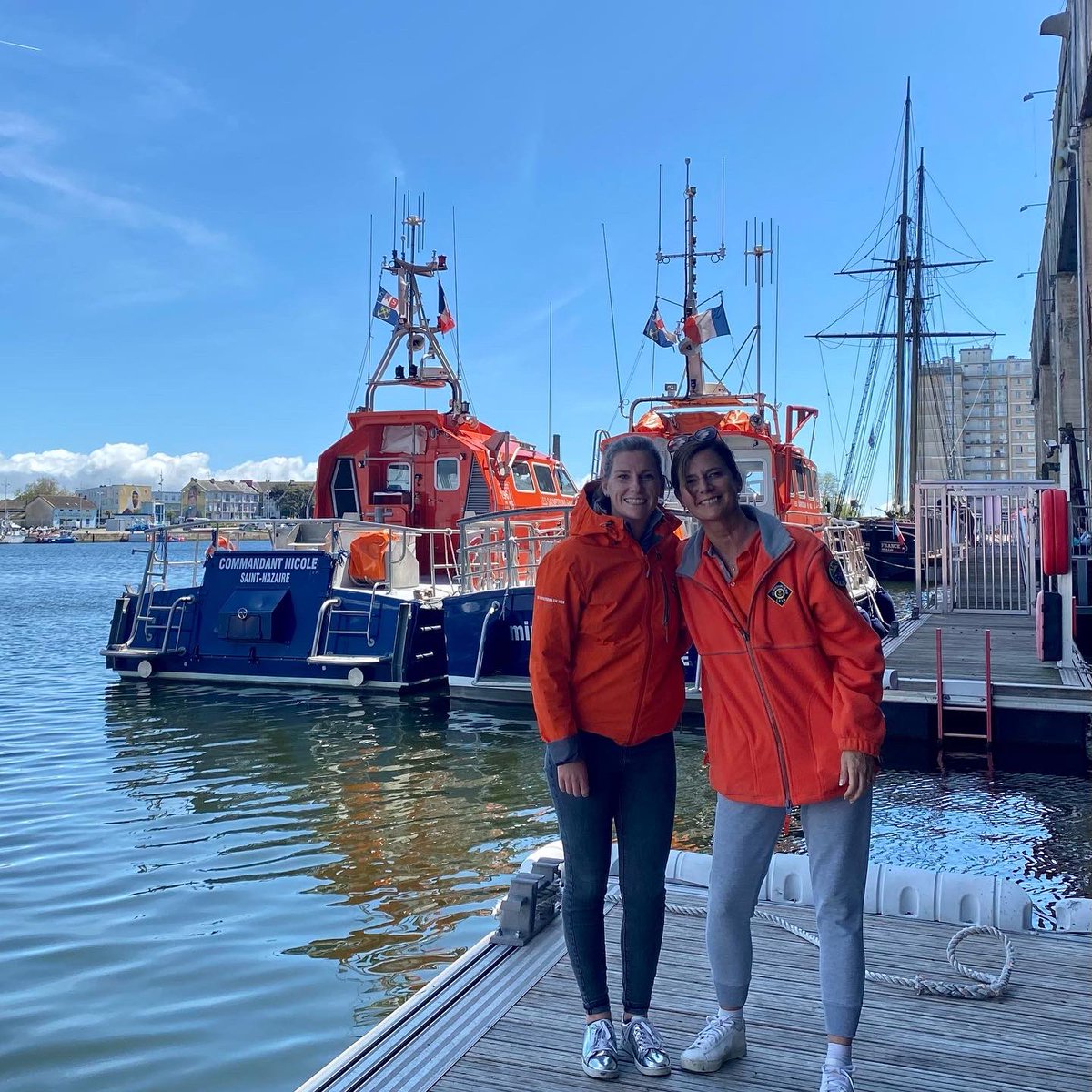 snsm_cfipif's tweet photo. - FORMATIONS 🎓 - 

➡️ Matthieu a validé sa PAE FSA 👏 

➡️ Eva et Hélène ont participé à la formation  « gestion de la détresse psychologique en sauvetage ».

➡️ Laurent a réussi sa formation d’Équipier de Pont 

Félicitations à tous 🧡

@SauveteursenMer https://t.co/fFCt5fKere