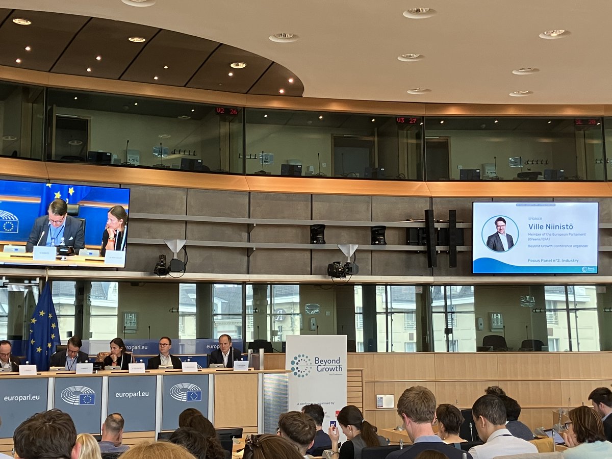 At the #BeyondGrowth2023 conference @Europarl_EN, @VilleNiinisto outlines the latest political developments regarding industrial decarbonisation 🏭

Discussion on #NZIA: 
🍃impacts on land use & biodiversity
✅Need well-targeted subsidies for industry based on 💪conditionalities