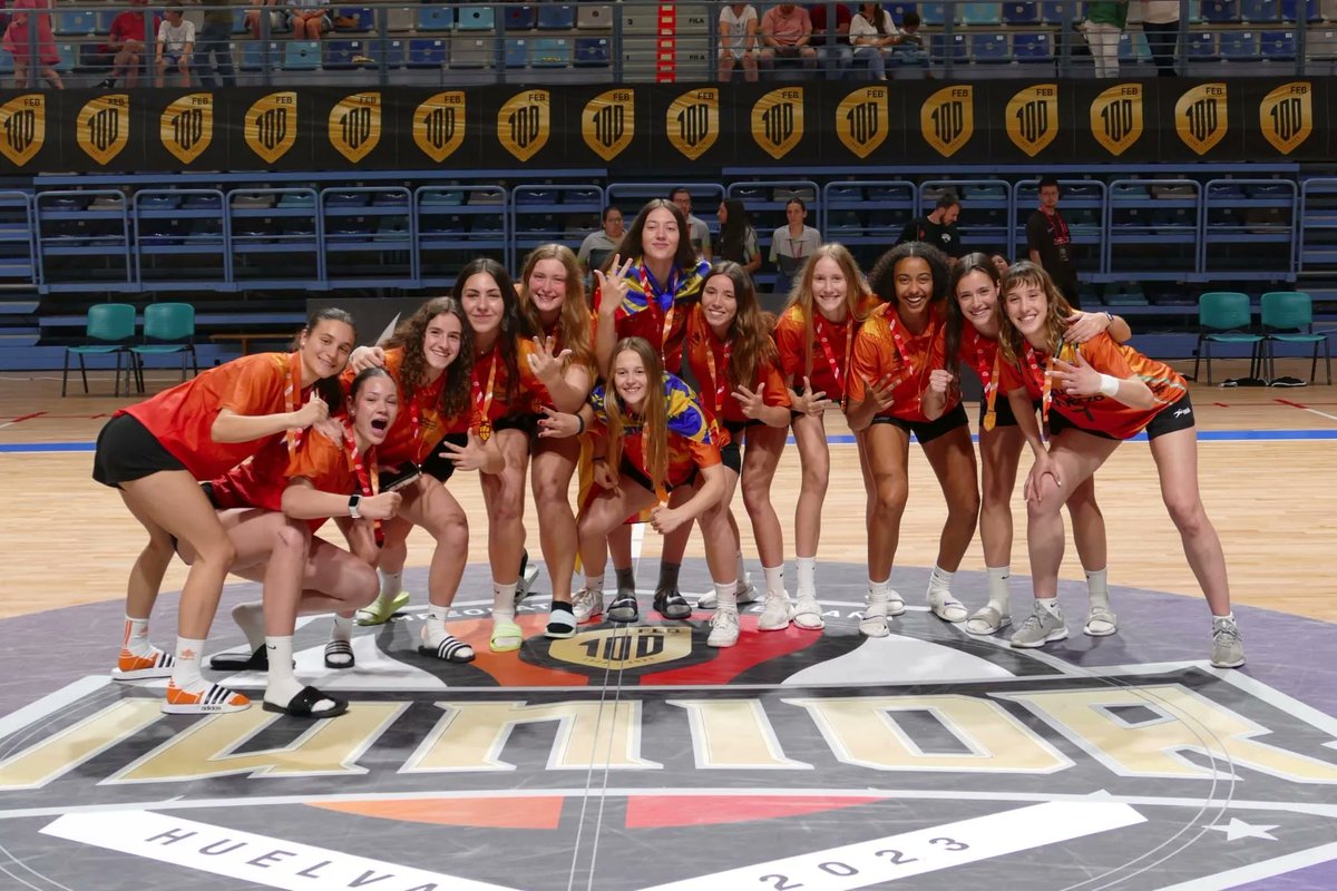CamOnlineSchool's tweet photo. Haley from our Sixth Form has been competing in the U18 Spanish Nationals recently in Basketball. Here are some pictures of her in action. https://t.co/fUdnVzK4Bw