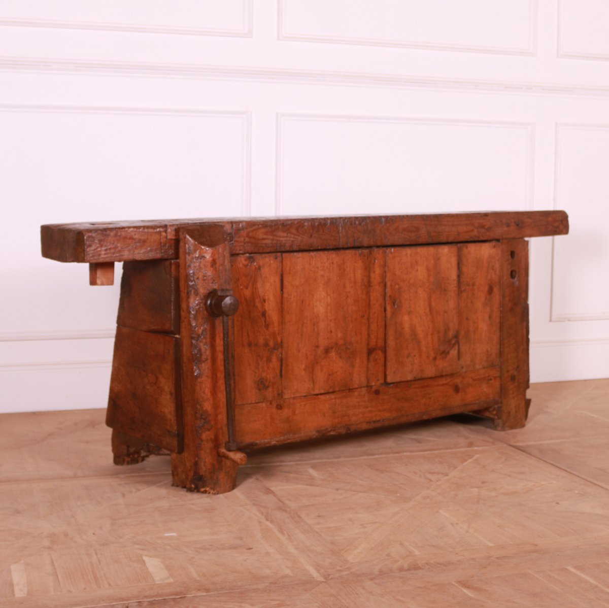 ArcadiaAntiques's tweet photo. Really interesting 19th Century French primitive pine work bench. 1880.
3.5" thick top.
Top depth is 9.5".
Price: £2,350
https://t.co/egFSjxeRXI
#FrenchBenches #FrenchPrimitiveWorkBench #19thCenturyBenches https://t.co/zqtUUnFb2F