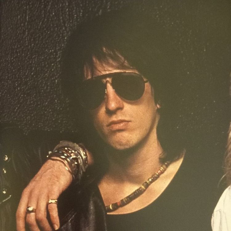 izzy stradlin archive (@dailystradlin) on Twitter photo 