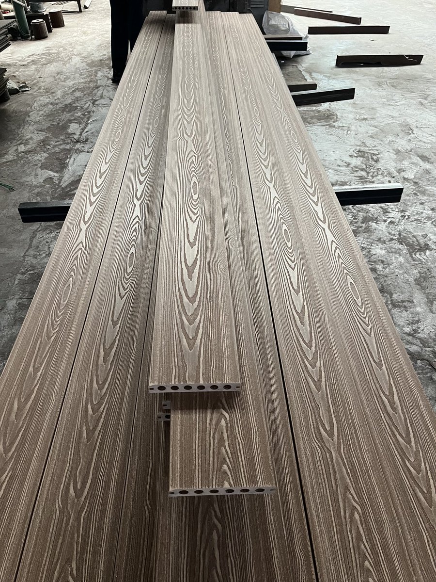 Jessica_Yocret's tweet image. Yocret  3D Embossed WPC Decking.
Size: 140*22mm, golden size and good prices. Color is very closed the real wood.
Call me and ask the best prices.
yocretwpcdecking.com
Whatsapp&amp;amp;wechat: +86 187 6584 6683
#wpcdecking
#wpcoutdoordecking
#wpcdecks