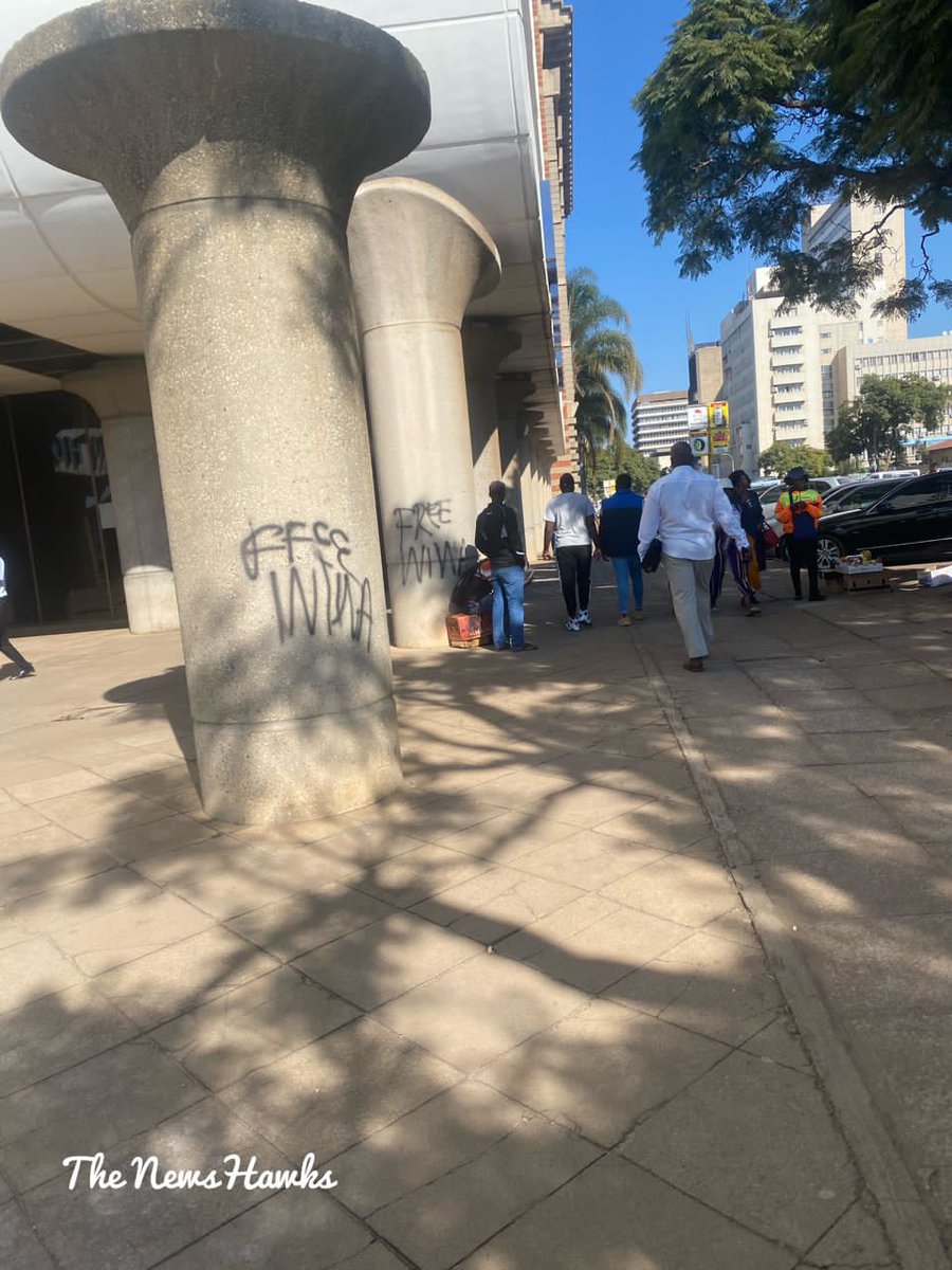 NewsHawksLive's tweet image. #ProtestArt
#FreeWiwa
Central Harare woke up to colourful graffiti demanding the release of Zimbabwean political prisoners Job Sikhala and Jacob Ngarivhume. Court buildings, state-owned Runhare House and even Parliament Building were spray-painted &quot;Free Wiwa&quot; and &quot;Free Jacob&quot;.