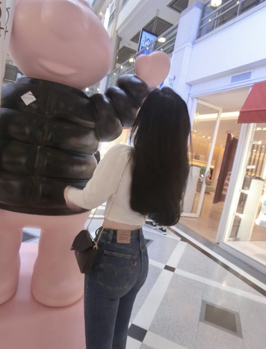 TuoYu133's tweet photo. 取悦自己才是生活的真正意义！

#商场 #兰州 #美女 #天水 #翘臀 #庆阳 #大长腿 #酒泉 #小蛮腰 #牛仔裤 #甘肃 https://t.co/Is35MiDICo