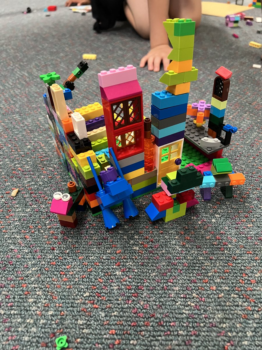 imogenlord_'s tweet photo. On Kindy last week, the class teacher told me to schedule in developmental play.  I have heard great things, though I never understood the importance of watching the kids grow and learn through developmental play. I loved watching their minds create amazing things! #ACUedu_p https://t.co/2tXeX6sYZd