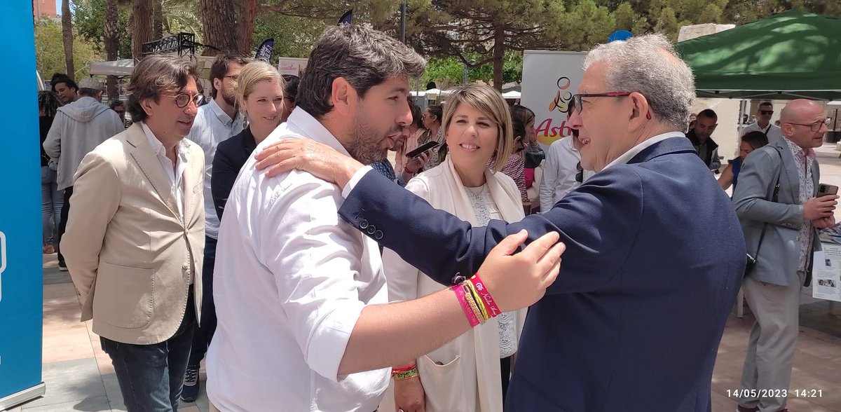 Ayer estuvimos en el Paseo Juan XXIII de #Cartagena participando, junto a una veintena de asociaciones, en el #DíadelaFamilia organizado por @PolitSocialMur. #familiasnumerosas #familias