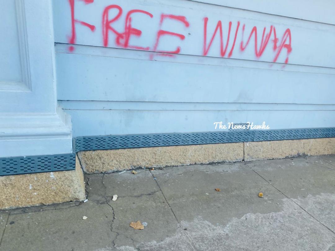 NewsHawksLive's tweet image. #ProtestArt
#FreeWiwa
Central Harare woke up to colourful graffiti demanding the release of Zimbabwean political prisoners Job Sikhala and Jacob Ngarivhume. Court buildings, state-owned Runhare House and even Parliament Building were spray-painted &quot;Free Wiwa&quot; and &quot;Free Jacob&quot;.