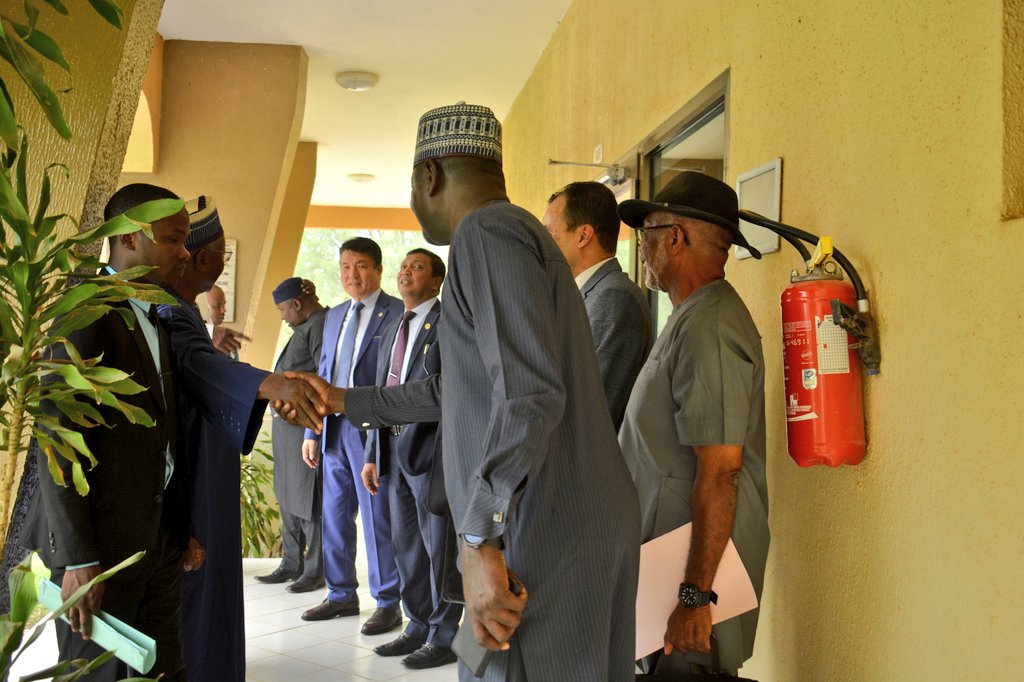 Arrivée de son Excellence Monsieur le Ministre au Centre Régional #AGRHYMET de #Niamey -#Niger pour la cérémonie d´ouverture de l'atelier international de formation sur les défis de la sécurité #alimentaire dans le #Sahel .
