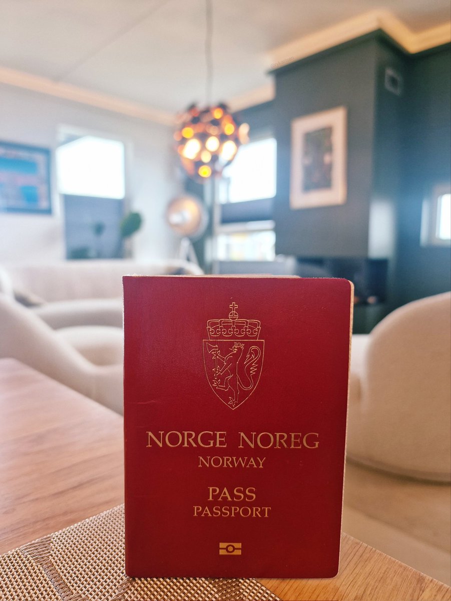 rykarlsen's tweet photo. Paspor ini.
Terasa banget manfaatnya tiap mau traveling. Kemarin urus ESTA ke US bisa online, kelar 15 menit, ga perlu ke embassy. Ke Korsel, Jepang, Kanada, Oz, &amp; New Zealand tinggal beli tiket terus langsung cabut, hingga berhaji di tanah suci Makkah pun bisa pake e-visa. https://t.co/dX4voI8xYX