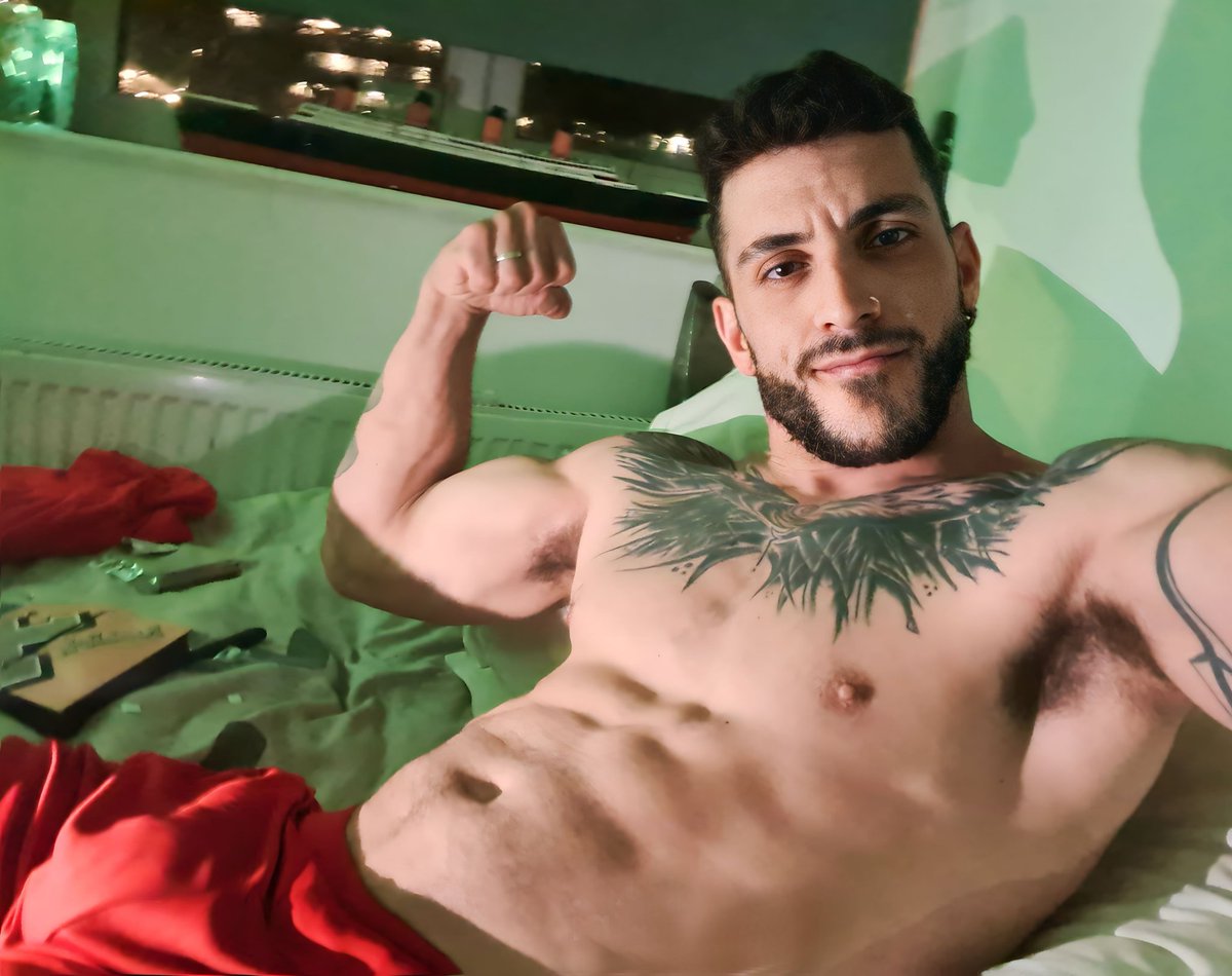 There is some room in here that needs to be filled RT If you'd fill it
#horny #gay #gaysex