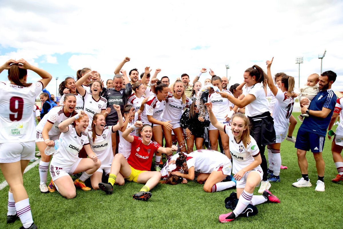 nach6o's tweet photo. Que más se puede pedir… ⚽️😊
@FundaAlbaFem “B” ✅
@FundaAlbaFem ✅
Objetivos conseguidos. 

Disfrutar del camino, de las personas y valorar todo lo bueno que tiene este deporte. Gracias !!!!!!! 😍 https://t.co/bh2ELZLJaM