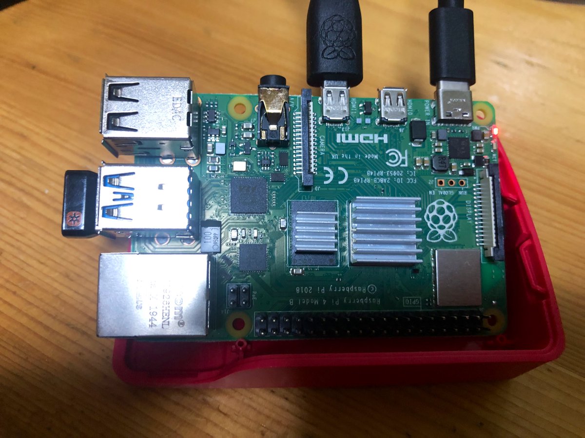 Count_Editing's tweet photo. raspberry pi 4 2GBにLinux系統のUbuntuをインストールしてみたよ！！

まだインストールしただけで勉強中なので、もっと勉強してサーバーとかたててみたい。NASとかやってみるのも良さそう！！

#ラズベリーパイ
#エンジニアと繋がりたい 
#駆け出しエンジニアと繋がりたい https://t.co/f24J4omIXt