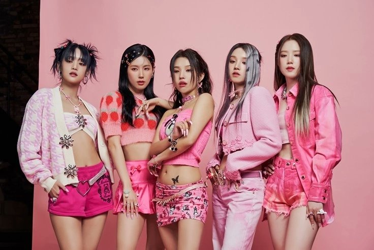 rus_gidle's tweet photo. ПРЕМЬЕРА! 👑 Релиз клипа на песню (G)I-DLE — «Queencard», входящую в шестой мини-альбом альбом группы «I Feel». 

🔗 https://t.co/fzgVMqNDHp

#QUEENCARDOutNow
#IFEELOutNow
#GIDLE #여자아이들 @G_I_DLE https://t.co/iTzjEqe3QM