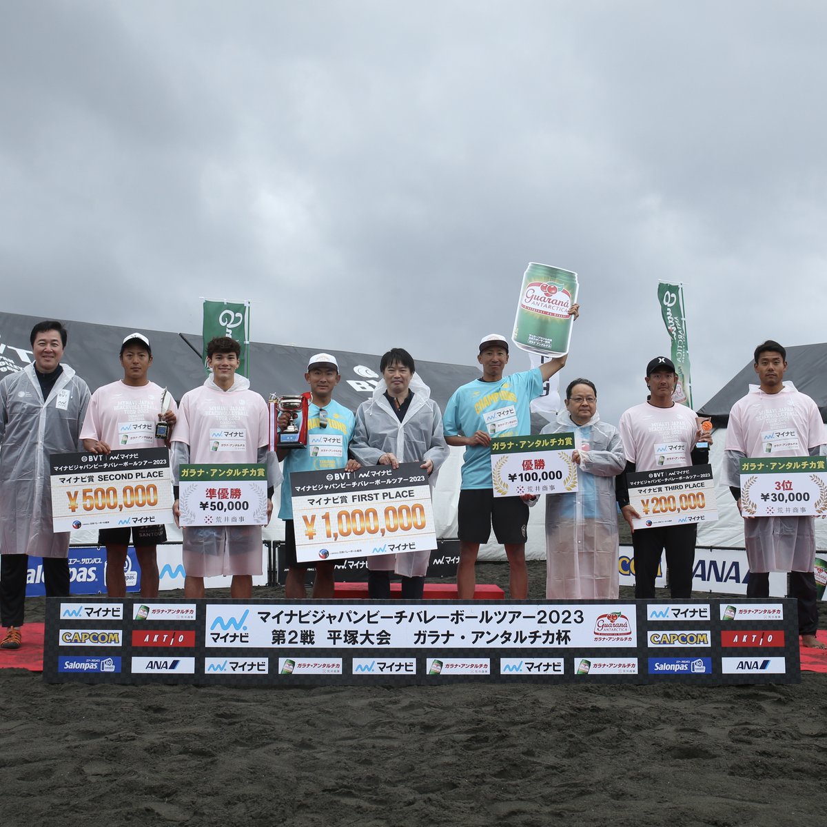 jva_beachvolley's tweet photo. 【大会結果発表】
#マイナビジャパンビーチバレーボールツアー 2023 
第2戦 平塚大会 ガラナ・アンタルチカ杯

男子は、
🏆髙橋巧/上場雄也が優勝🏆

見事なコンビネーションでしたね！
優勝おめでとうございます🎉‼︎

2位　古田史郎/黒川寛輝ディラン
3位　庄司憲右/池田隼平

試合の詳細レポートは、こちらからチェック✅
https://t.co/BH8is1w7fh

次戦、第3戦 渋谷大会（6/3~4）もお楽しみに🏖🏐

@takumin___@yuyaageba

#beachgoeson#jvabeach #jvavolleyball #beachvolley #beachvolleyball 
#BVT#ビーチバレーボール #バレーボール #平塚大会