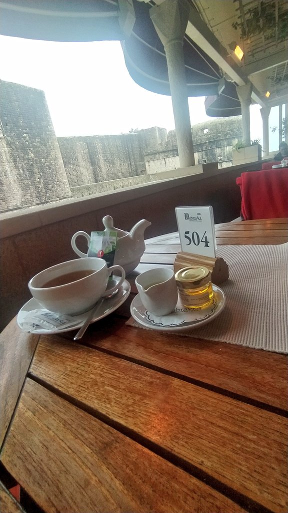 FranicaDevoic's tweet photo. Dubrovnik today is cloudy and rainy again. This is not the spring weather we are looking for at this time of the year.📽️⛈️☔
#Dubrovnik #Croatia #brsaljesquare
#stlawrencefortress #love #beautiful #Adriaticsea #ragingsea #rainy #cloudy #citywalls #heritage https://t.co/eff3YFmzWy