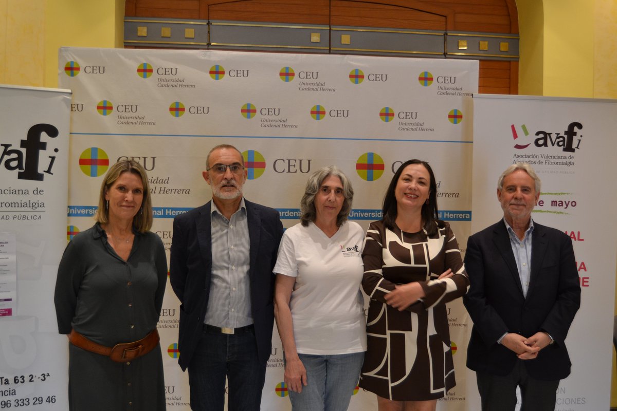 SalutVlc's tweet photo. 💜Con motivo del Día Mundial de la #Fibromialgia y el síndrome de #FatigaCrónica, @Avafi1 organizó el sábado una jornada en el 📍Palacio de Colomina
➡️El Dr. José Alegre realizó una ponencia y se entregaron los premios del XV concurso de relatos organizado por #AVAFI https://t.co/HHMze3HYn9