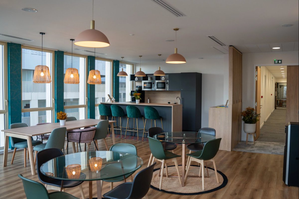 work_there's tweet photo. 📍 SPACE OF THE WEEK

This Flex-O #workspace located in #Bordeaux is certified HQE 7* for sustainability and part of the Effinergie + sustainability association. It benefits from meeting rooms, a coworking café, terraces and parking.

Find out more: https://t.co/BTIIhmwcma https://t.co/I9SF79Jwda