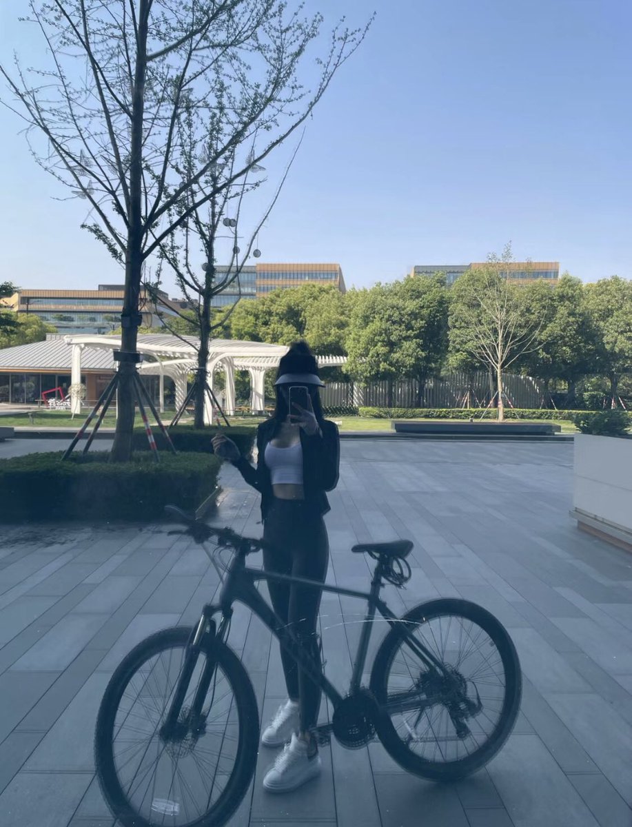 ShuShu9961's tweet photo. 生活自律且自由

#骑行 #身材 #瑜伽裤 #靓丽 #自律 #徐汇 #长宁 #上海 #上海同城 #上海交友 https://t.co/nnYmqk1lkL
