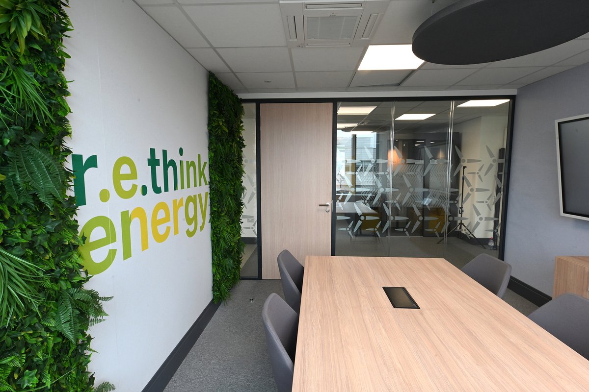Even in a small space you can introduce elements to create a unique & colourful workplace.

#officeinteriordesign #officefitout #fitoutsolutions #workspace #officefurniture #workspacedesign #fitout #partitions #boardroom #bespoke #featurewall #acoustics
bit.ly/2mjVEEM