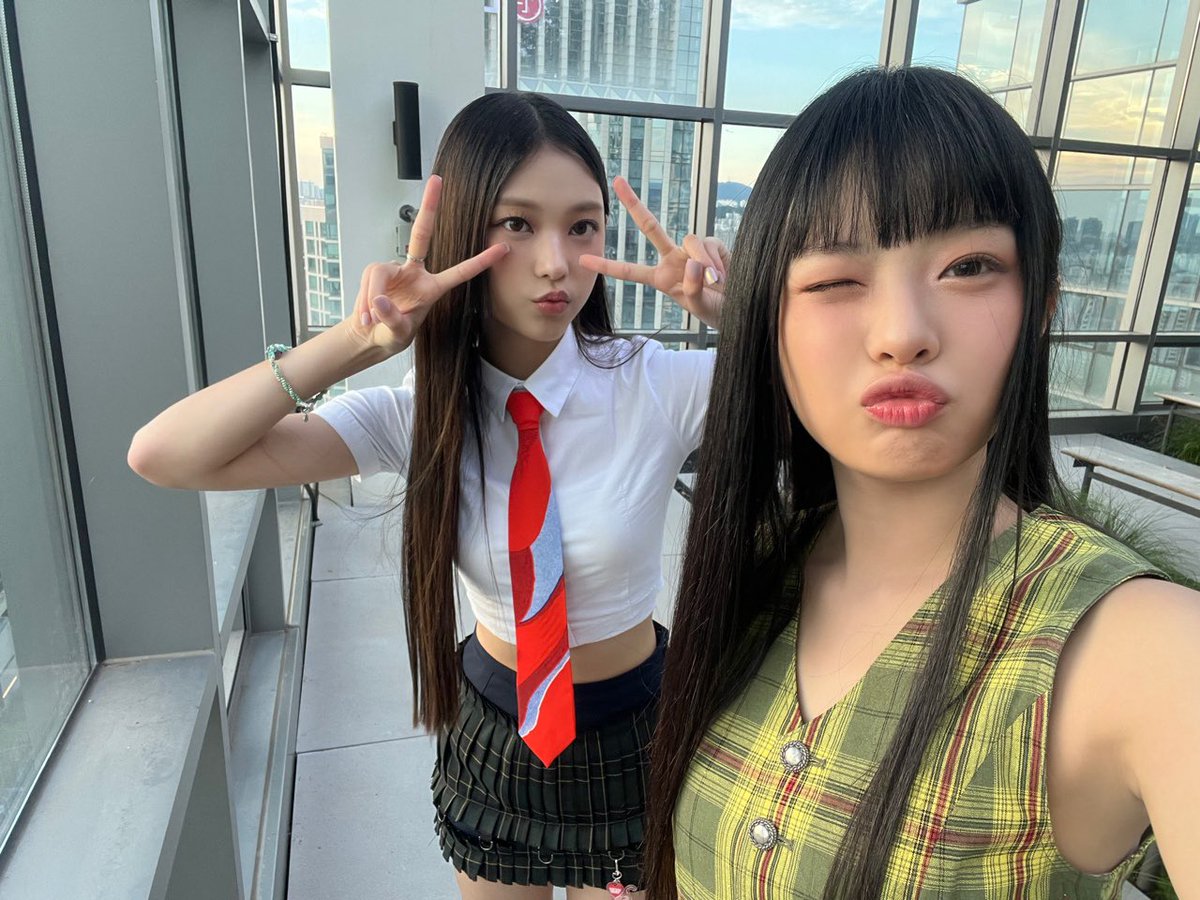 강강 생생축축~~ 🎈🎈🎈 
everyone!! wish 우리 강 happy birthday 🎂💖 

#NewJeans