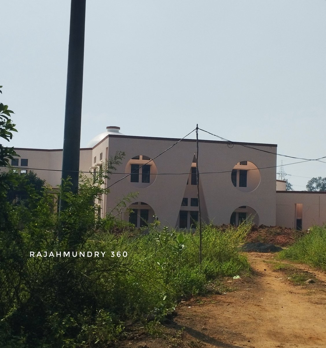 Rjyupdates's tweet photo. 🔹Sub-Regional Science Centre (SRSC),
#Rajamahendravaram, #EastGodavari District

🔸80% works completed.

#Rajahmundry
#Bommuru
#AndhraPradesh
#Kakinada
#Bhimavaram
#Hyderabad
#Kovvur
#YSJagan
#PawanKalyan
#YuvaGalam 
#ChandraBabuNaidu
#Tanuku
#Janasena https://t.co/YwmvsxZCqa