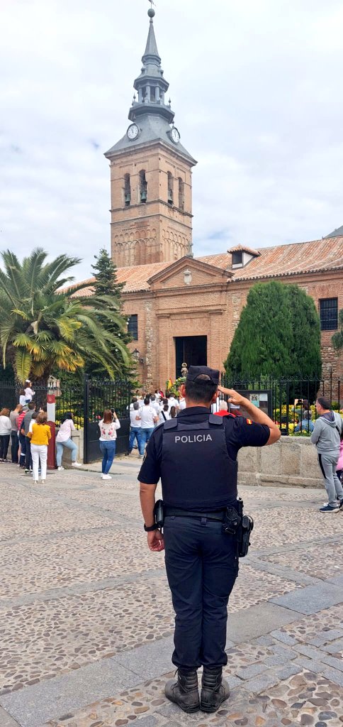 Feliz día de San Isidro 🌹
Ya estamos en la pradera junto al santo.