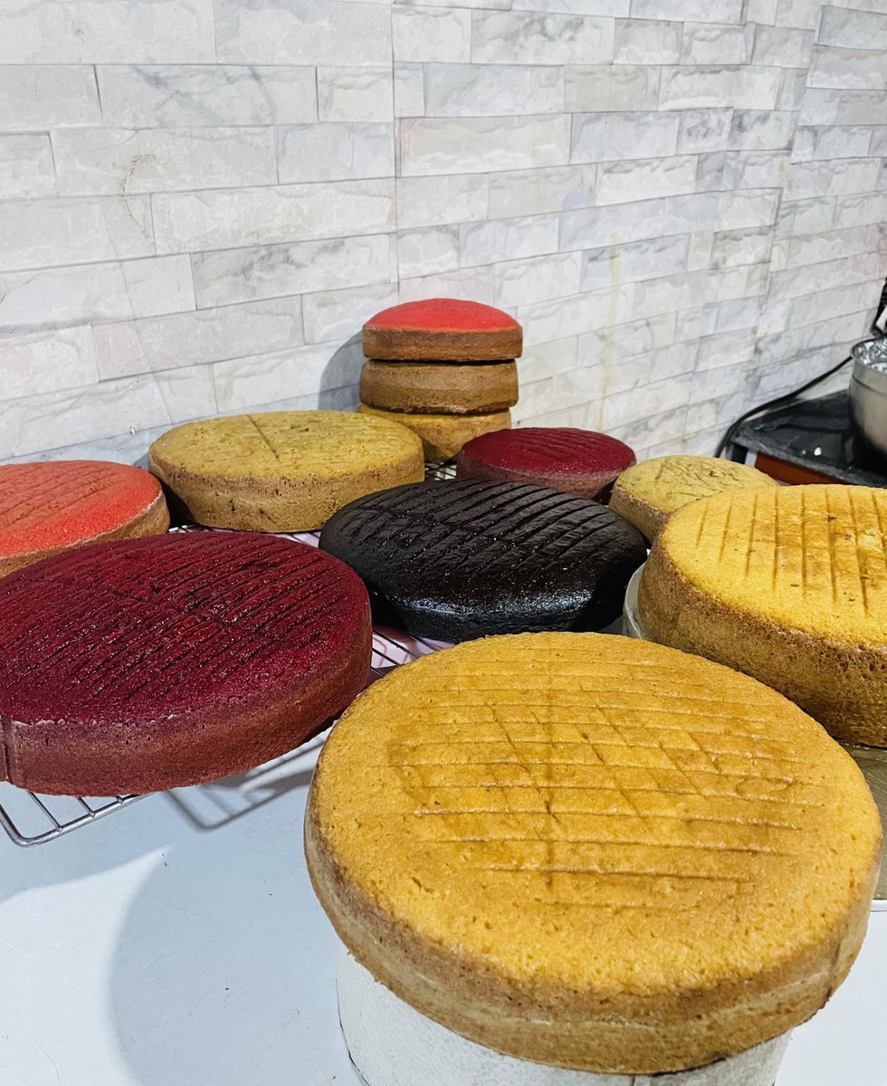 _Ha_bee_bah_'s tweet photo. Straight out of the oven.
Fluffy, creamy, tasty 👌

We are available to take your cake orders.

PLEASE RETWEET 🙏

Location: Ikorodu, Lagos 
To order: Send a DM or WhatsApp 08090662080

#96hrs #guinessworldrecord Tiwa Enioluwa HildaBacci Portable RIP SegunJohnson MC Oluomo Seun https://t.co/7oW4okhJEH