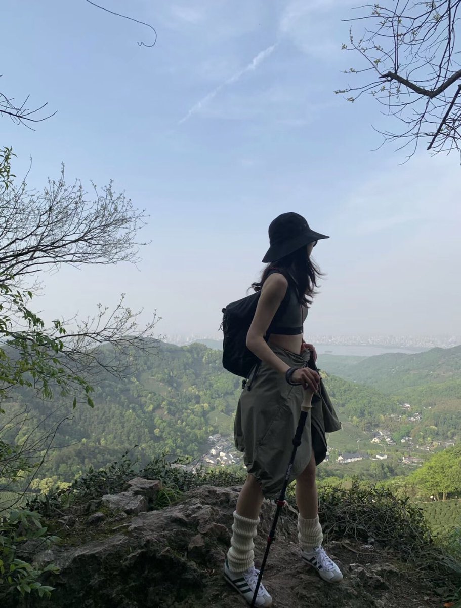 leMr896's tweet photo. 去徒步吧⛰️回到大自然里拥抱自己 

#徒步 #户外穿搭 #爬山 #户外 #湖州 #杭州 #浙江 #浙江交友 https://t.co/MiLcJwsgEn