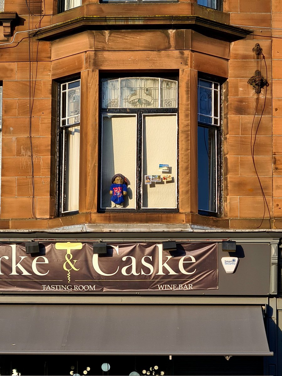 The world-famous Hyndland Paddington standing guard over of the junction of Clarence Drive and Hyndland Road in the west end of Glasgow as he has done every day since 1981.

#glasgow #hyndland #hyndlandroad #paddington
#paddingtonbear #glasgowicons  #keepglasgowweird