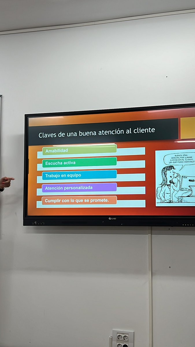 En plena charla con Ana Belén <a href="/AnabelenDel/">Ana Del Toro</a> hablando de los #callcenter y la #AtenciónAlCliente 

#CyACartuja #Fp #FPAndaluza