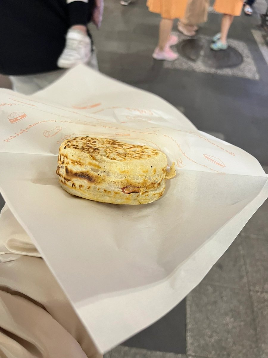 ボスは凶暴そうでしたが🥺フレンドリーでした😆
中身はおいしいですが,皮は苦手です