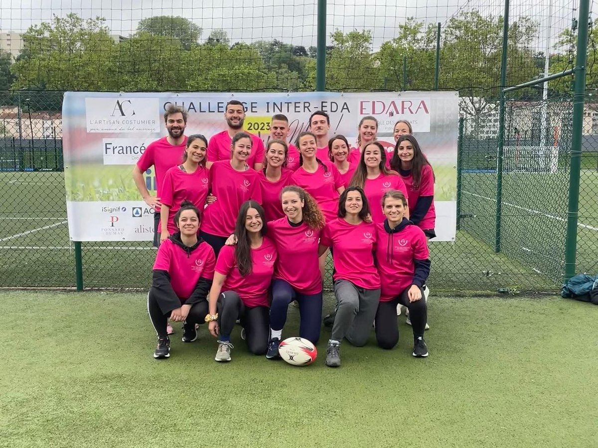 BarreauToulouse's tweet photo. Bravo à la promotion Simonnot de l'@EcoleEDASOP  pour cette jolie victoire au Challenge inter-EDA 2023 💪
Nous sommes fiers de soutenir les élèves-avocats toulousains dans toutes leurs réussites y compris les sportives. https://t.co/C6nqn1hDLi