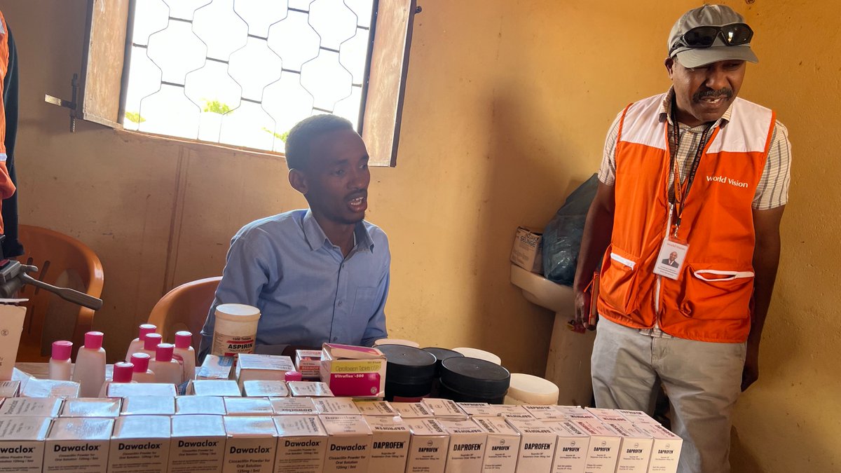 Chimombo_Nipuro's tweet photo. Just had an incredible experience visiting a mobile clinic in Matalamin IDP in Baidoa. Witnessed firsthand how @WVSomalia is making a huge impact by offering free medical services to the most vulnerable. Grateful to @GAC_Corporate @USAID @GFFO/Germany for funding this initiative. https://t.co/HXEHOMMs77