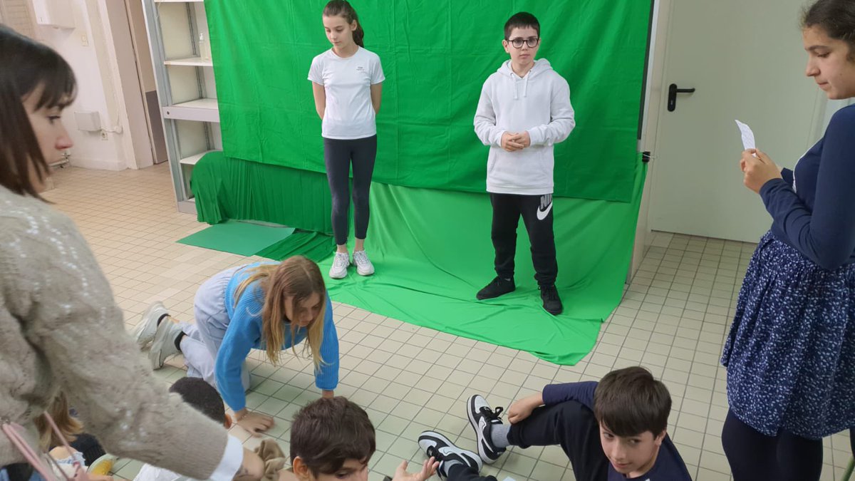 EducationESP's tweet photo. @fgl_paris @AccEducativaExt Dentro de la semana de Jornadas Culturales del CEFGL, se está  filmando una actividad de cuadros 🖼 👩‍🎨🎨 vivos que forma parte de las celebraciones del Año Picasso @fgl_paris https://t.co/jbiOYXQ6Kd