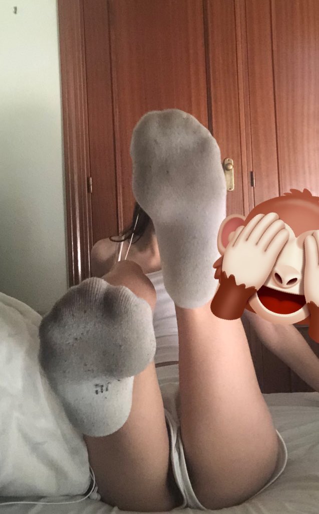 Fuck u Pay me, disfruta y calla👸🏻😌, todavía no has servido a tu diosa hoy? A que esperaas, no tienes nada mejor que hacer que complacerme perro jj

findom sellingcontent paypig feet
esclavo financiero dominatrix sumiso humanatm sumiso femdom domme cajero humano finfet goddess