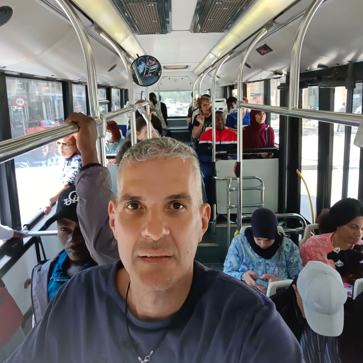 valentssalt's tweet photo. Comprobando de primera mano el funcionamiento del bus urbano en Salt con la línea que une Girona y Salt.
@valents_cat 
@valentssalt 
#salt
@felixsierrap https://t.co/RXQzLpnC3s