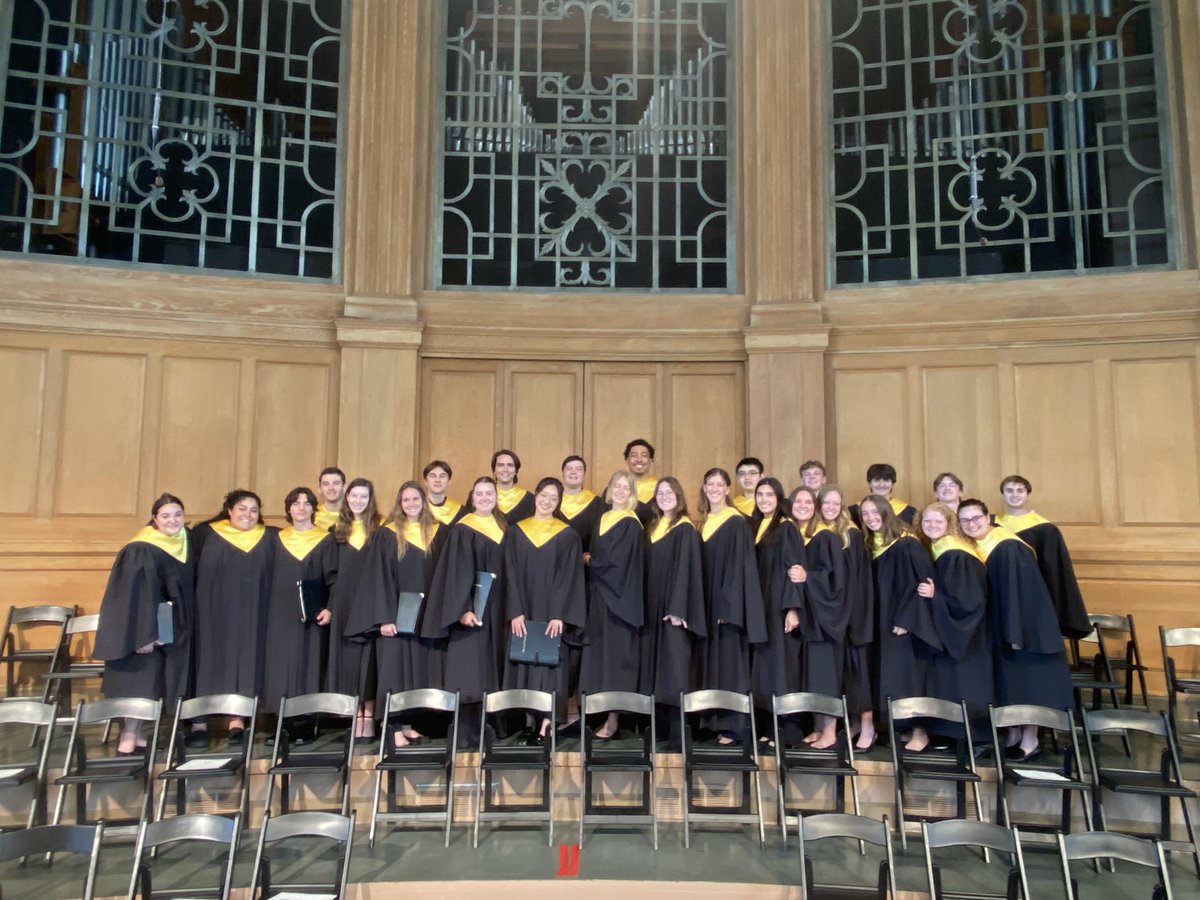 Celebrating our SENIORS today! Wishing them every success and singing  to inspire for a lifetime. Go Deacs! 💛🖤❤️🎵