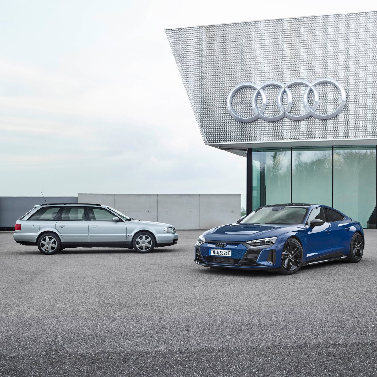 MEDIAINFO: Red rhombus meets “Green Hell”: 40 years of Audi Sport GmbH with a special kick-off at the Nürburgring

>> bit.ly/453sgHG

#PerformanceIsAnAttitude #24hNBR