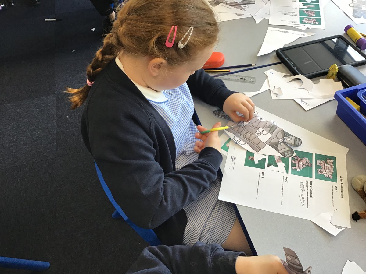 therookeries's tweet image. Class 4 are diligently following instructions to make their own Iron Man before beginning their writing learning journey of writing their own instructions of ‘How to capture Iron Man’ #rok #learningthroughdoing