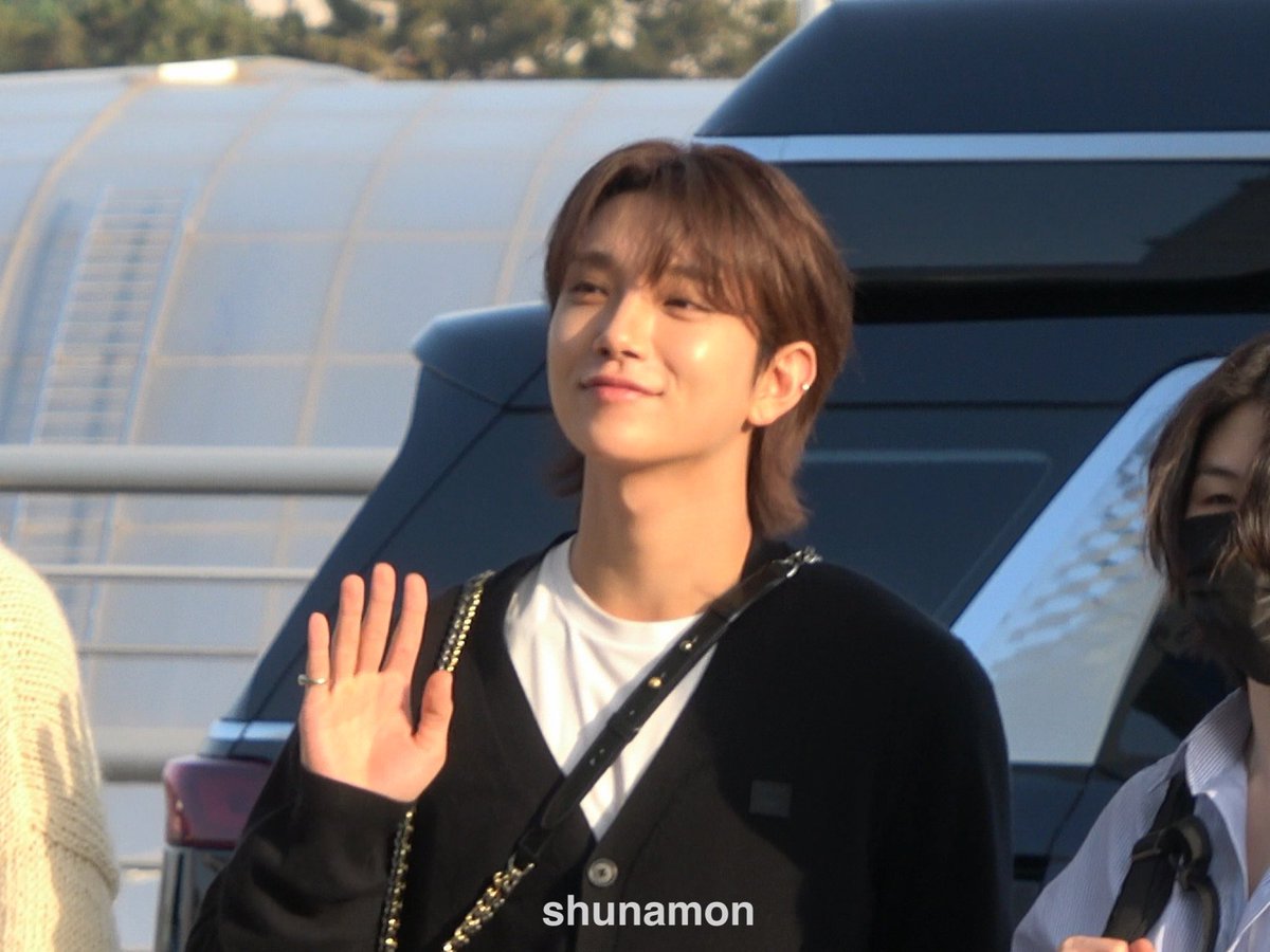 shunamon1230's tweet photo. 230515 ICN 출국

👋🏻🥹💖💙✨

#SEVENTEEN  #세븐틴  #セブチ
#조슈아 #JOSHUA #ジョシュア https://t.co/57ZzKJWdTW